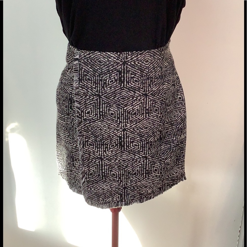 Banana Republic NWT Black White Tweed Geometric Fringe Tribal Mini Skirt Sz 6